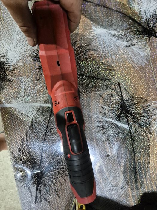 Masina de taiat tevi Milwaukee M  12