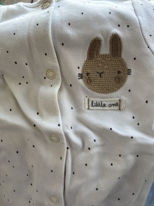 Hainute bebe foarte bune