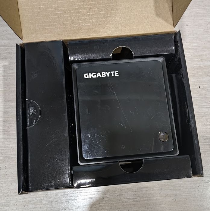 Gigabyte Ultra Compact PC Kit Мини-ПК