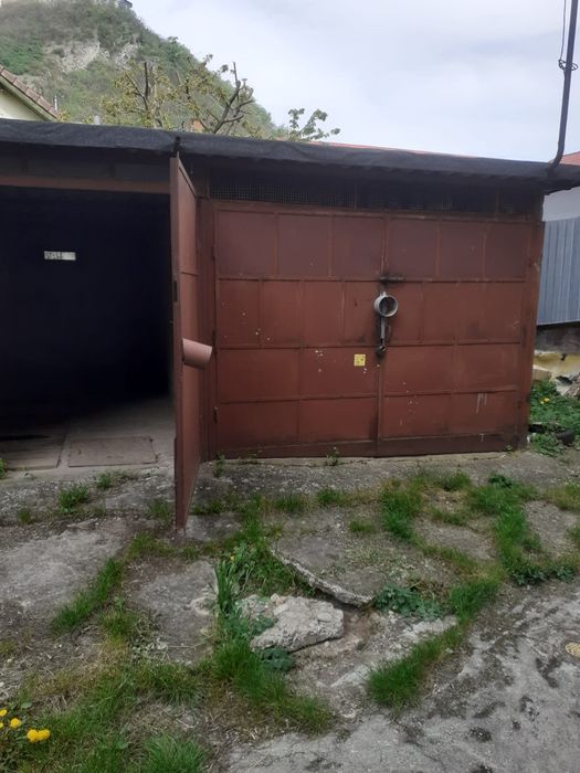 Garaj de închiriat deva