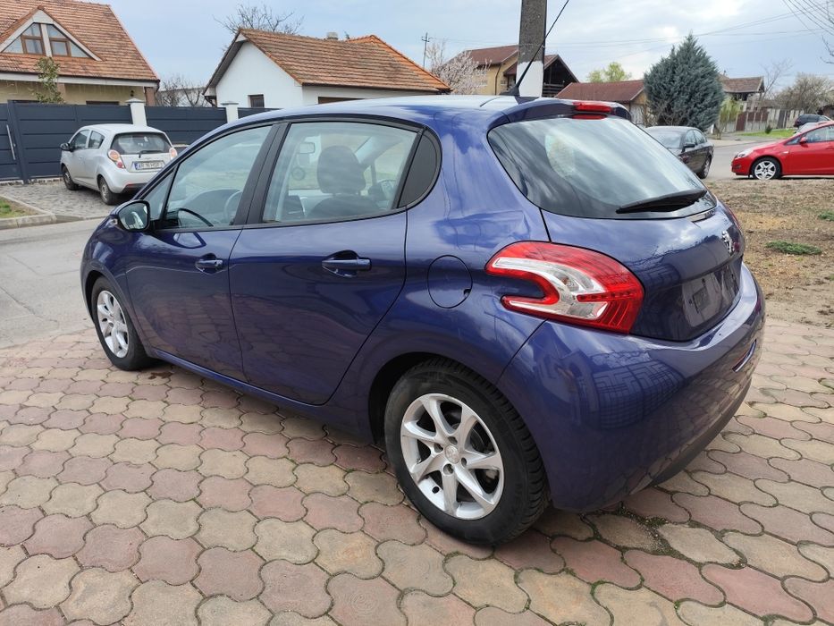 Peugeot 208 An fabricație 2012 Euro 5 Motor 1.4 Benzină