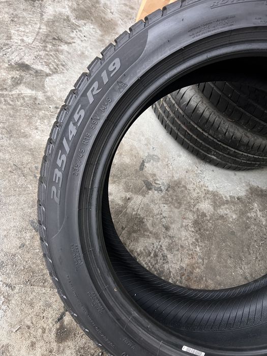 2 anvelope iarna 235/45/19 , Pirelli , 7.3 mm !