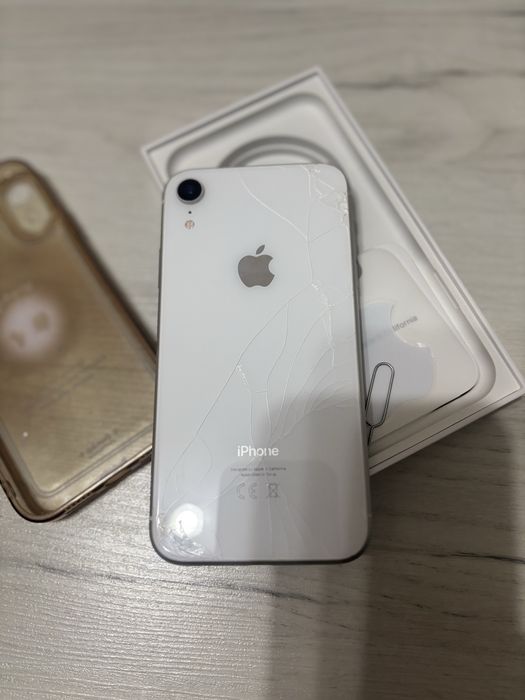 Продам iPhone XR, 64 GB , белый