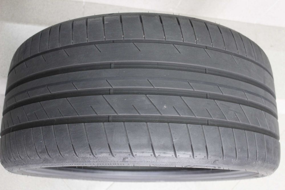 285/30-22 Goodyear BMW