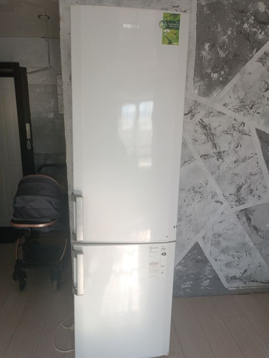 Продам холодильник,рабочий.