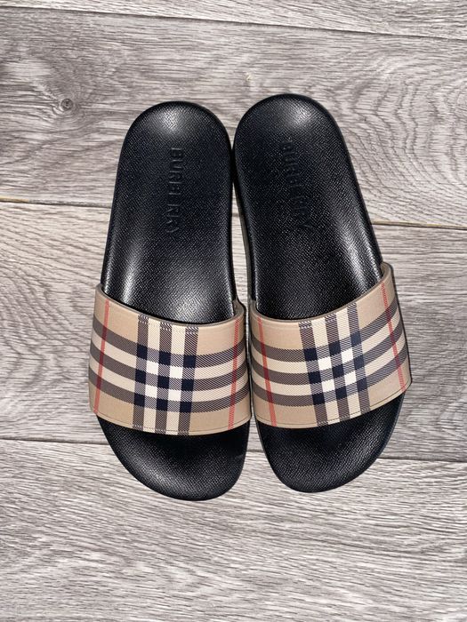 Сланцы Burberry.