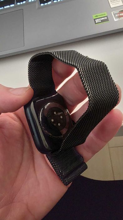 Apple Watch Series 9 GPS + Cellular, 45 mm, carcasă din aluminiu, culoare negru.