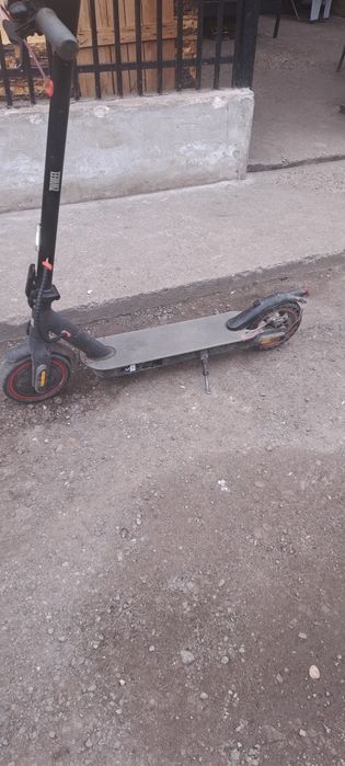 Vând trotineta electrica
