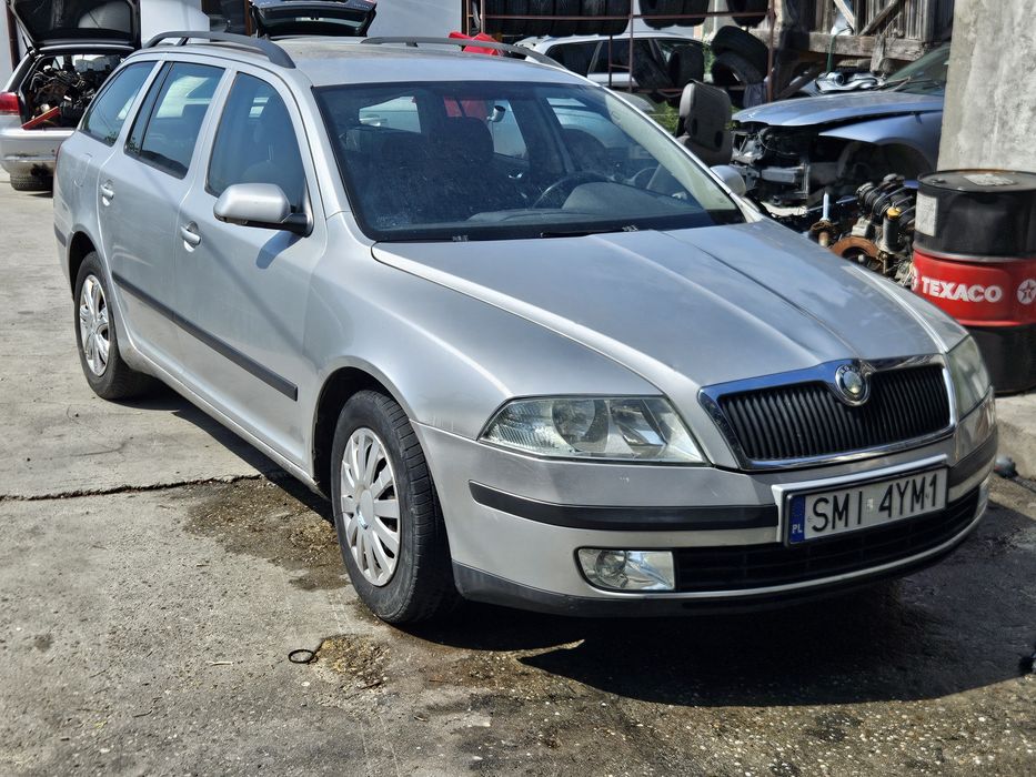bara aripa use tragar capota grila far stop skoda octavia 2 2007