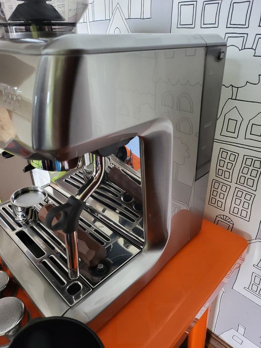 Професионална Кафемашина SAGE the Barista Touch с дисплей кафемелачка