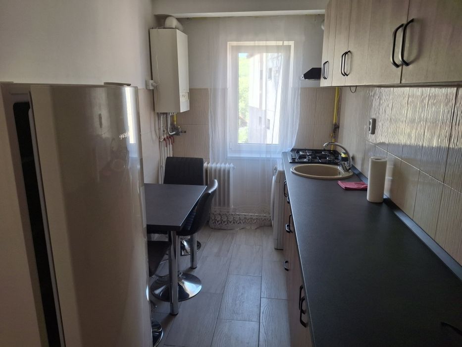 Inchiriez apartament regim hotelier