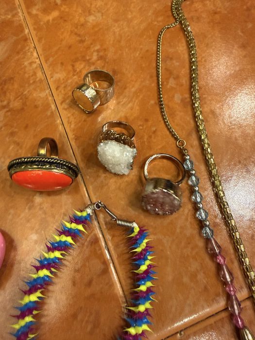 Разная бижутерия . Половина новое.