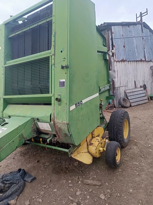 Vând sau schimb presa John Deere 550