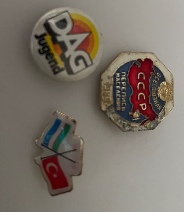 Продается значок СССР и другие значки , дешево