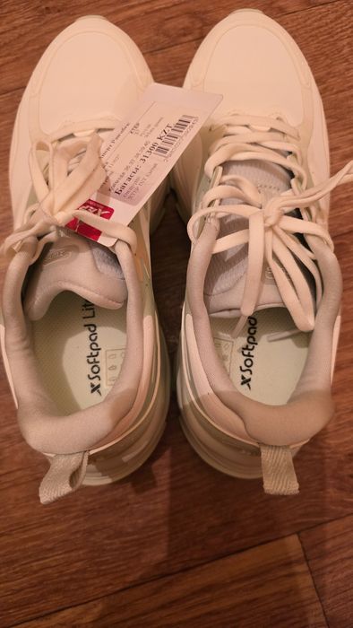 Новые брендовые кроссовки.