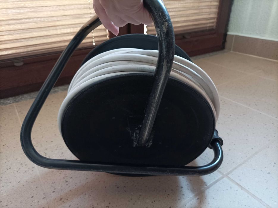 Derulator cablu electric cu 4 prize, 25 m, 3 x 1.5 mmp