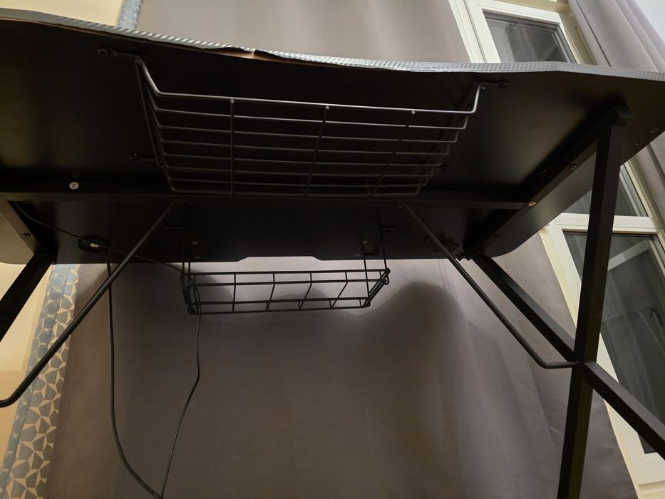 Геймърско бюро в отлично състояние