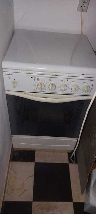 Готварска печка с фурна на ток