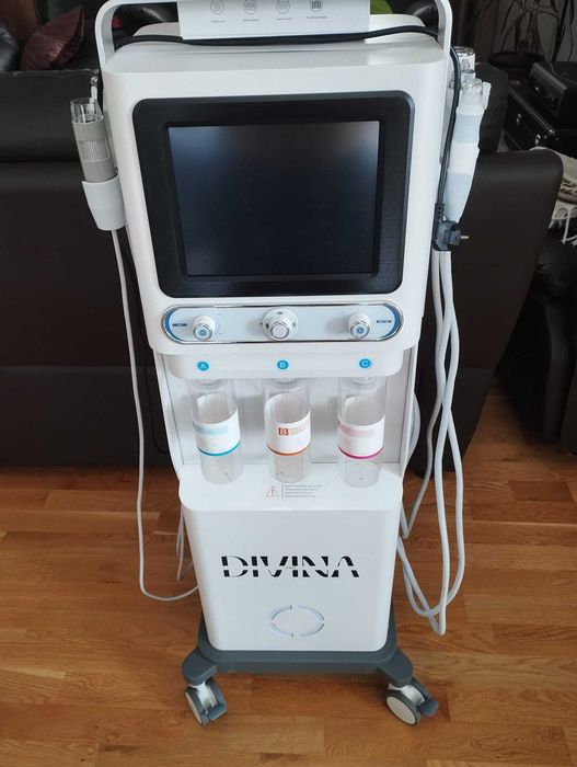 Aparat profesional dermabraziune Divina Pro 2025