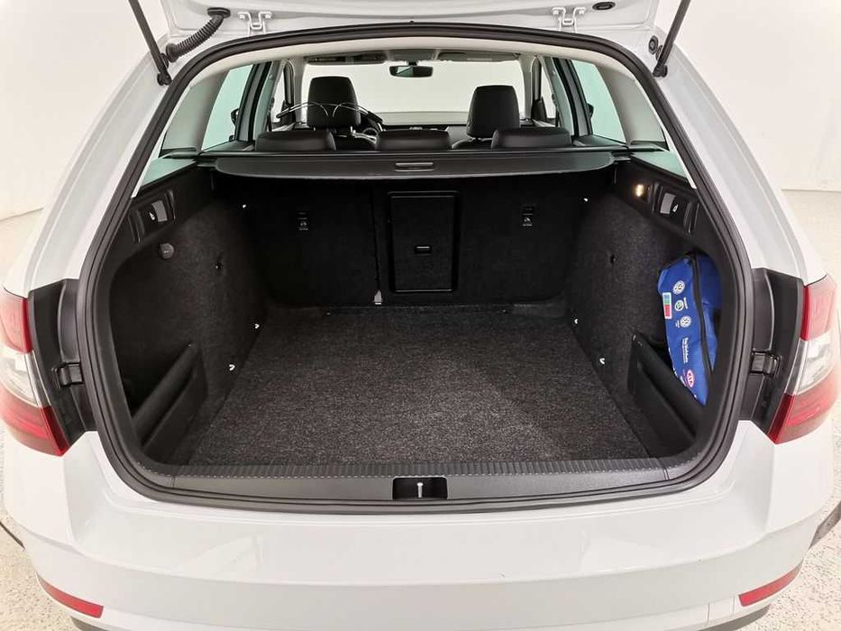 Masini de inchiriat - skoda octavia cutie automata - inchirieri auto