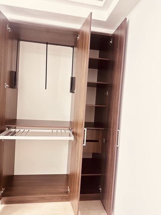 Добротный спальный гарнитур