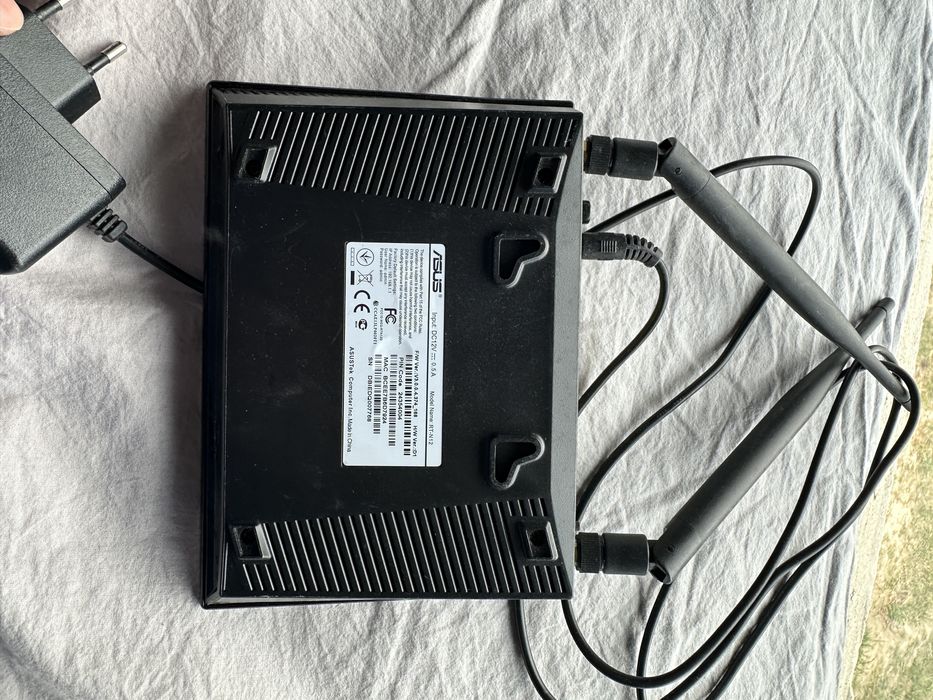 Router Asus RT-N12,