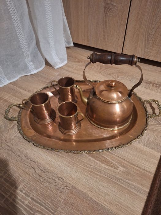 Меден чайник съдове  прибори