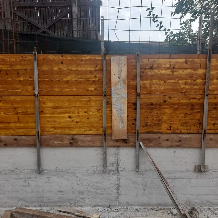 Sc inchiriaza popi metalici.schela metalica..panouri doka