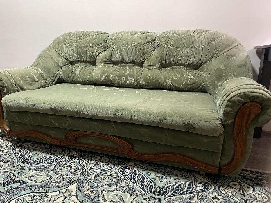 Диван кровать, стол, комод,