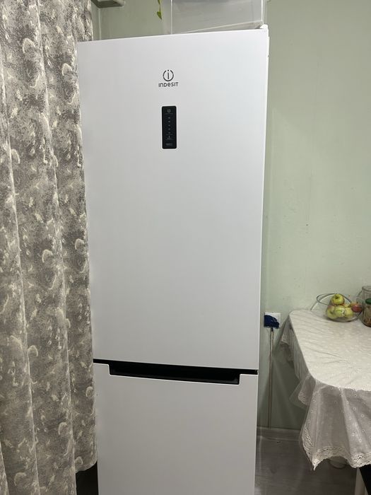Холодильник Indesit
