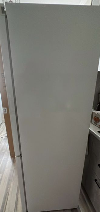 Холодильник самсунг 180см отлично работает