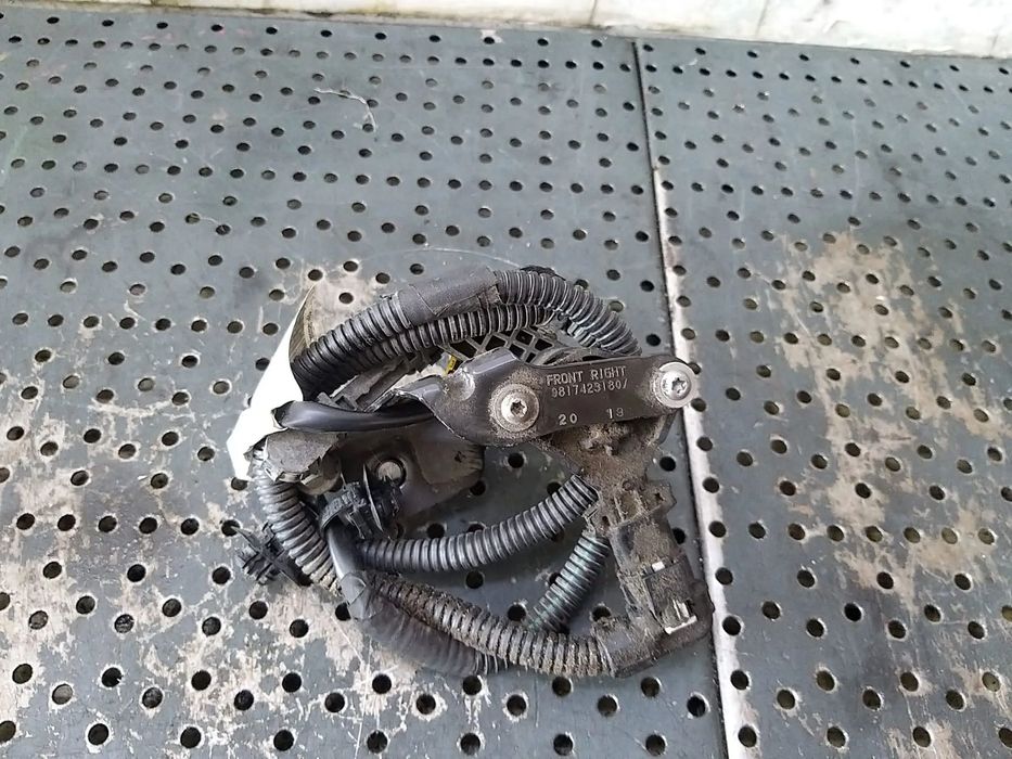 Senzor niver far dreapta fata peugeot 5008 2 9817423180