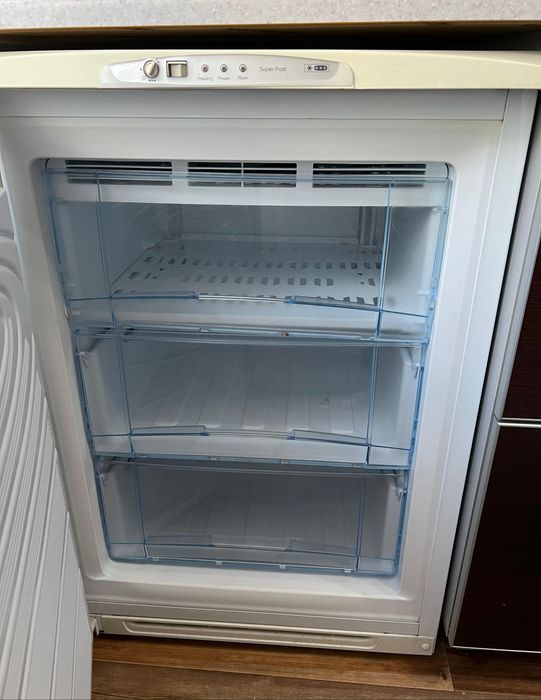 Продам морозильную камеру