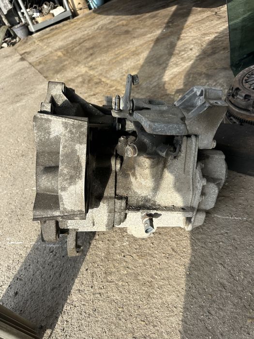 Ръчна кутия 6ск за 1.6fsi - Фолксваген,Ауди- Голф,Джета,Туаран,А3 - 02T301103T