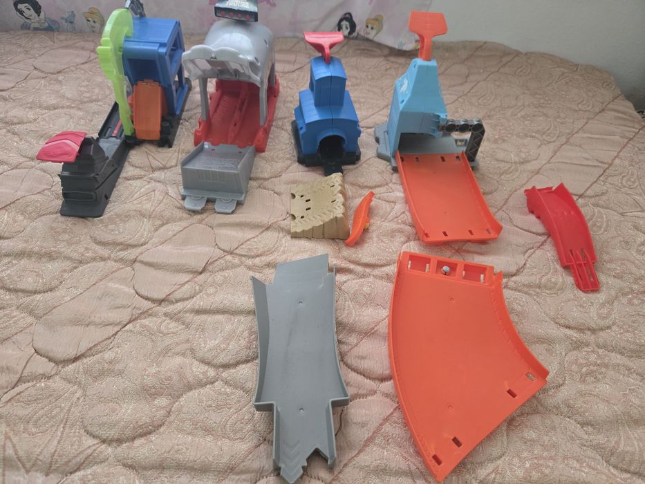 Hot wheels части от различни писти