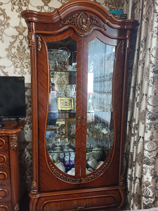 Продам 2х витрину