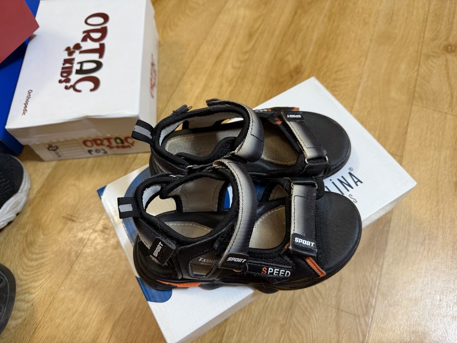 Отдам обувь детскую