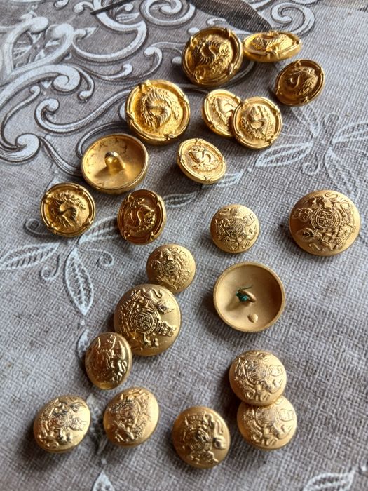 Nasturi metalici aurii vechi