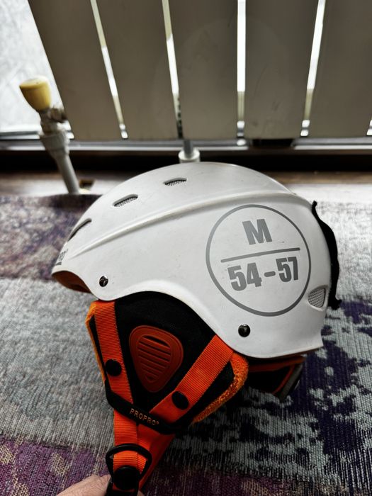 Горнолыжный шлем