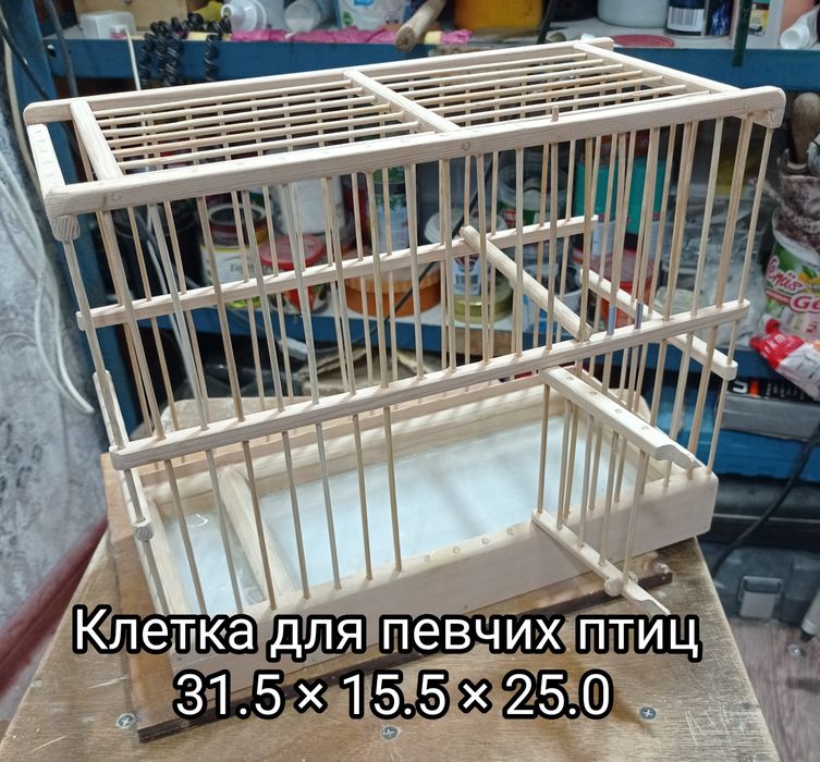 Клетка для певчих птиц из экологически чистых материалов.