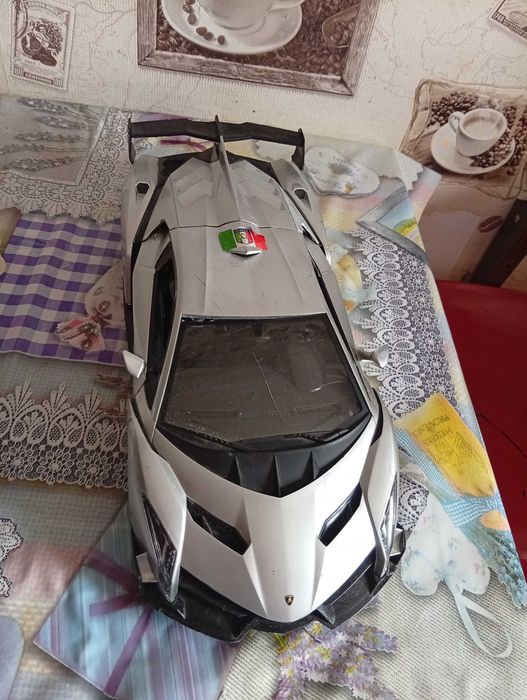 Mașina Lamborghini