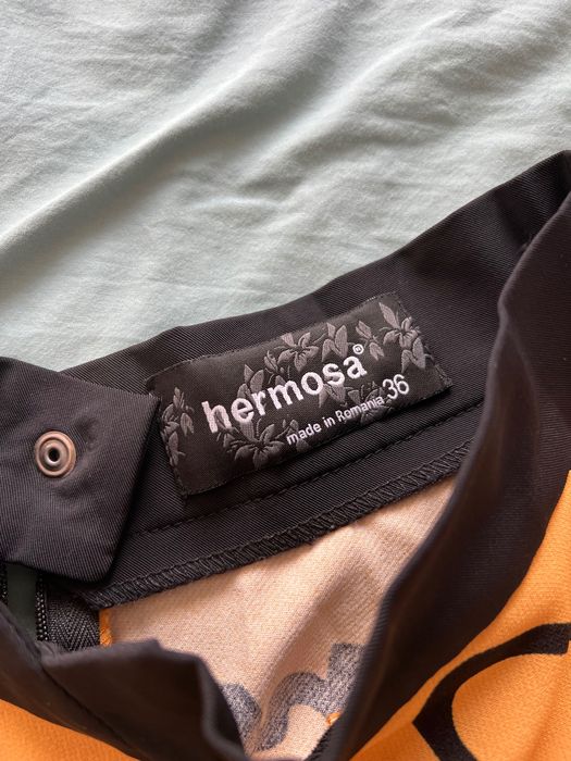 Fusta midi evazata galben cu negru