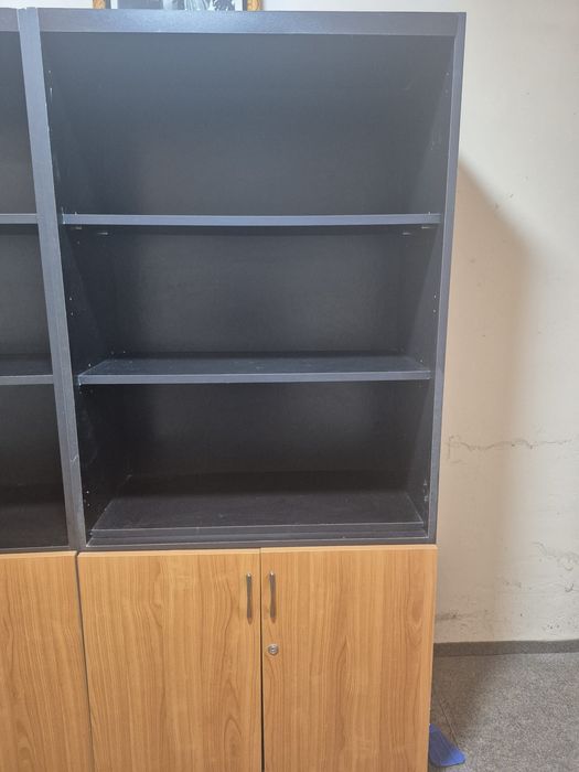 Bibliotecă pentru cărți, porțelane sau pentru birou