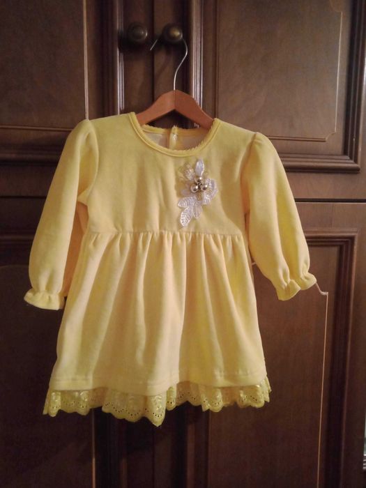 Платья на девочку  на 3 года  цена от 2000 тнг до  3000 тнг