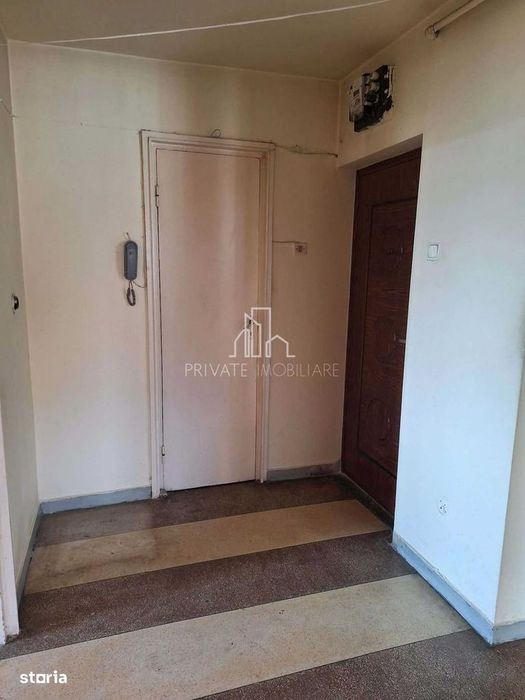 Apartament 3 camere, Etaj intermediar, Dambu