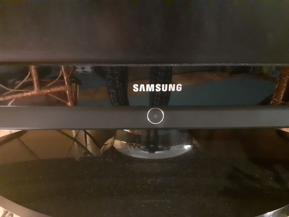 Телевизор Samsung 50 инча ,с кабел,стойка идистанционно,не работи,за ч