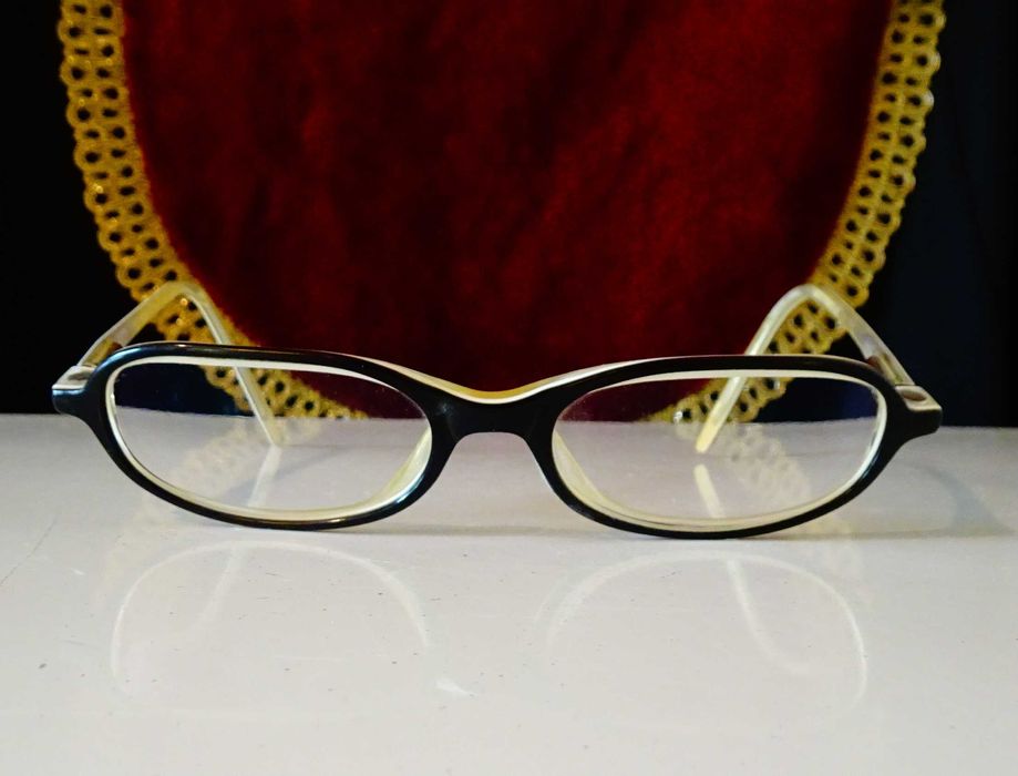 Диоптрични рамки със стъкла и слънчеви очила.