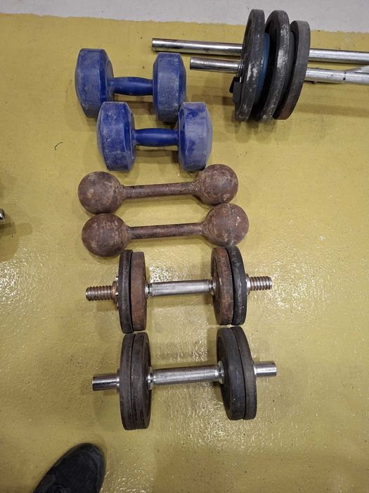 Set fitness complet – bancă multifuncțională + haltere + greutăți – 500 lei