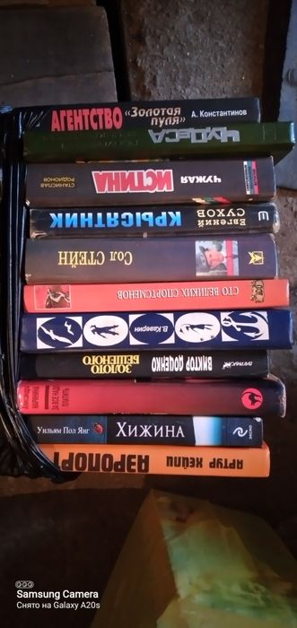 Продам книги по двести тенге