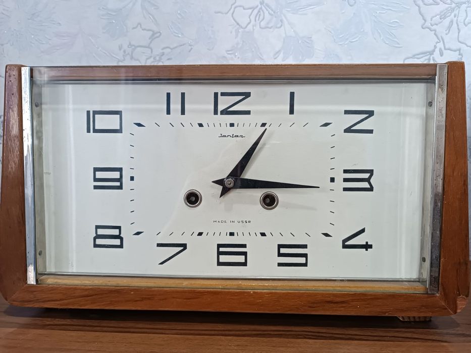 Янтарь.Старинные часы.